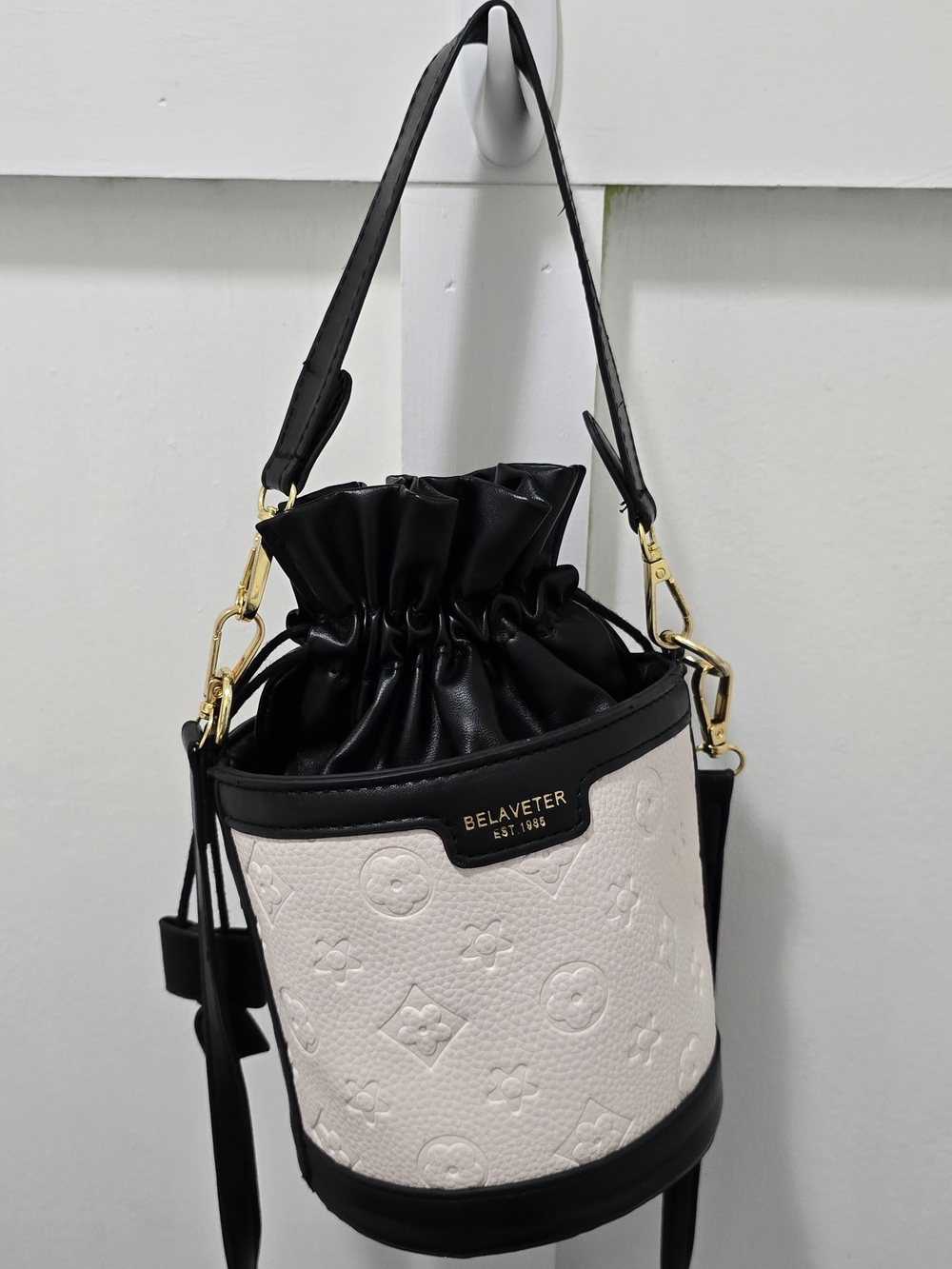 BELAVETER Two-Tone Faux Leather Drawstring Bucket Bag White Black  Embossed EUC